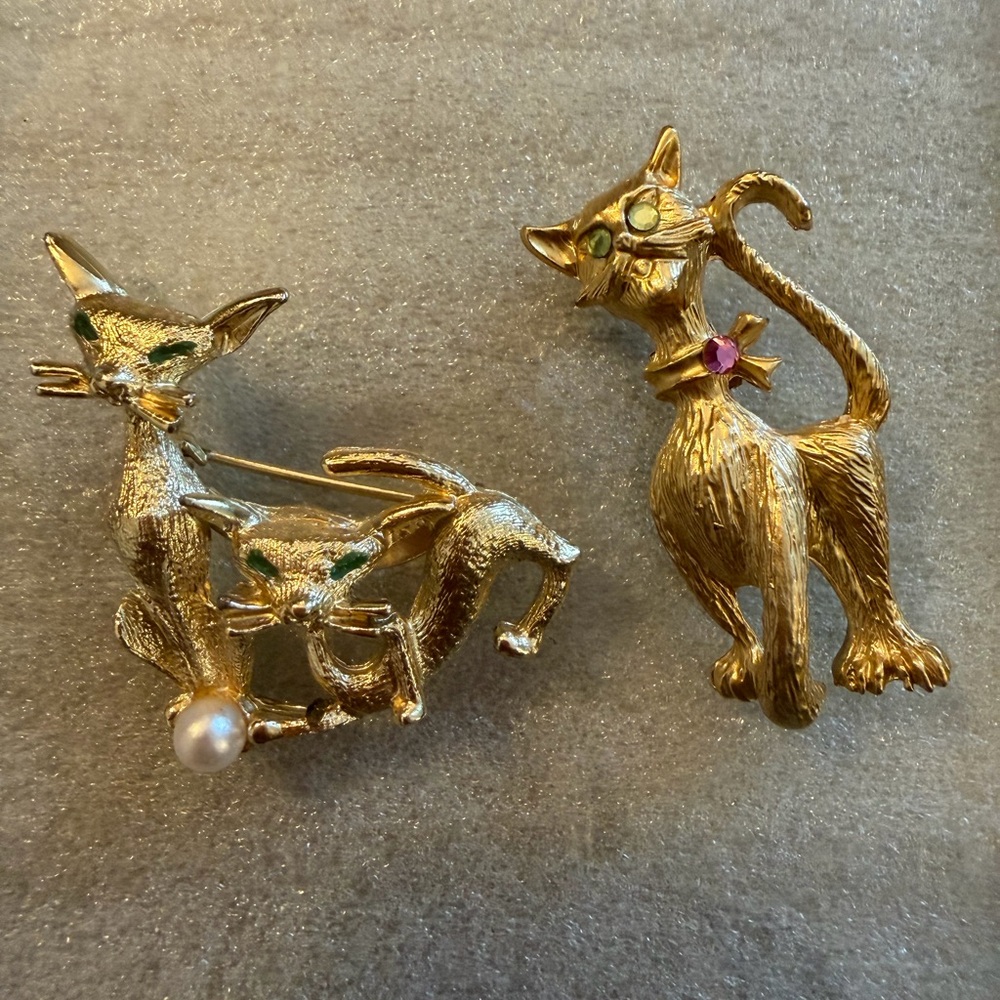 Vintage Gold Tone Cat Brooch Set w/Faux Gem & Faux Pearl Accents